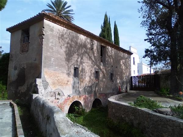 The old water mill in the garden at Vélez Benaudalla